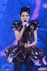 组图：Selina延迟造人 Ella挤胸性感舞老公最爱