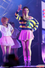 组图：严爵飚高音 与潘玮柏卢广仲接力开唱