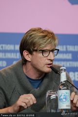 组图：《变向》记者会 雨果维文表情严肃