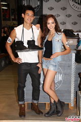 组图：Jessica C热裤秀美腿 安排男友见家长