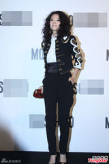 组图：章子怡卷发造型亮相活动