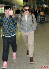 组图：杨幂围巾遮掩小腹 与刘恺威同避怀孕话题