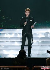 组图：容祖儿刘浩龙同台相亮 林峰否认同居