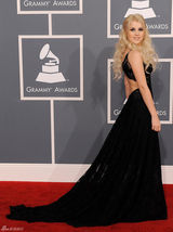 高清图：格莱美红毯米卡-纽顿黑色长裙妩媚动人