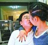 组图：女主播实名举报被官员包养 亲密照流出