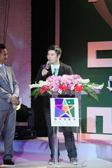 组图：何念年度人物实至名归 感激父亲的鞭笞激励