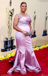 高清组图：奥斯卡红毯 奎因-拉蒂法礼服粉嫩 