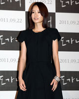 高清组图：孔侑郑柔美《熔炉》试映 情侣装亲密亮相