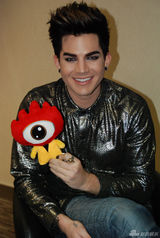 组图：亚当兰伯特上海妩媚开唱眼线撩人