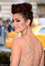 高清图：大都会朋克派对众星个性礼服狂野性感