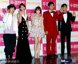 组图：韩星李钟硕等出席《两个婚礼一个葬礼》试映