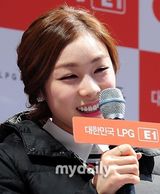 组图：韩花样滑冰公主金妍儿会粉丝展笑颜