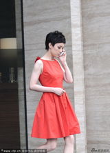 组图：孙俪怀孕消息流出 穿平底鞋面露不悦