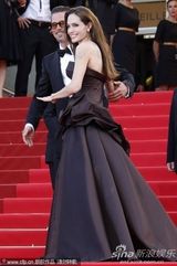 高清组图：《生命之树》首映 朱莉皮特亮相秀恩爱