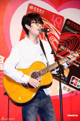 组图：方大同明年初发新专辑 以拿手的蓝调为主