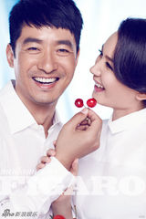 组图：郭晓冬夫妇甜蜜写真 亲密互动秀恩爱