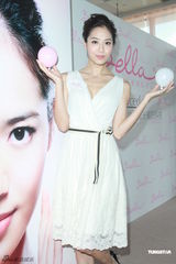 白歆惠低胸裙亮相上围缩水 自曝三年后结婚(图)