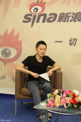 组图：梁博澄清没在美国卖艺 发新歌没空拍MV