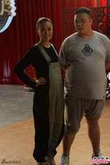 组图：郑少秋热舞扭腰不断 容祖儿不惧男友吃醋