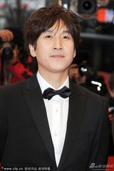 组图：韩国影片《惠媛》首映 郑恩彩展熟女气质