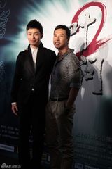 幻灯图：黄晓明带病宣传《叶问2》 后台勤练咏春