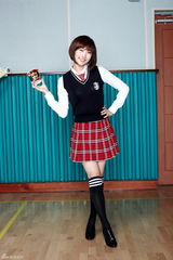 高清组图：韩人气团体Kara穿校服代言活力四射