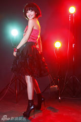 高清组图：江一燕变身派对公主 展现曼妙身姿