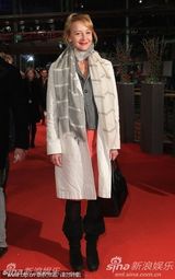 高清：《未来》首映礼 女导演米兰达挽两男走红毯