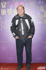 组图：章子怡火红包身裙挽手梁朝伟 宗师夺4奖