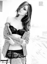 幻灯图集：超模米兰达-可儿登杂志 俏丽动人