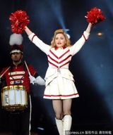 组图：麦当娜挑逗肌肉男上演致命诱惑