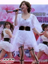 组图：王心凌穿白色薄纱裙演绎丝袜诱惑