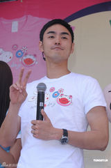 组图：村上隆发起赈灾捐款 言承旭范玮琪积极响应