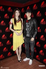 组图：吴雨霏出席商业活动望恋情低调进行