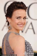 组图：好莱坞美女卡拉-古奇诺亮相红毯前凸后翘