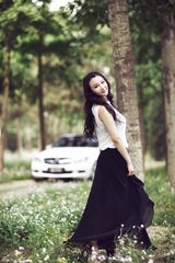 组图：宁露登汽车杂志 清新诠释香车美人