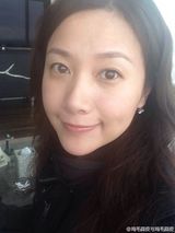 组图：徐静蕾深夜发自拍照 自嘲好久没自恋了