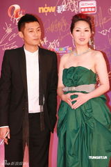 幻灯：香港金像奖颁奖红毯 杨千嬅绿裙典雅