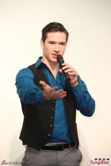 组图：《满月酒》归亚蕾再演“柜儿母”