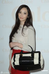 组图：吴佩慈下月巴黎庆生 找男友身高有要求