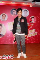 组图：郭晋安携妻儿出席活动 对阵林峰无信心拿奖