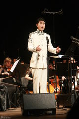 高清图：陕北民歌唱响欧洲 郝歌RNB曲风演绎