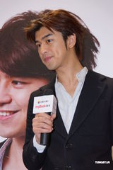 组图：陈柏霖暂无出专辑打算 忙于工作无暇谈恋爱