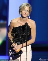 组图：安娜-冈凭《绝命毒师》获剧情类最佳女配