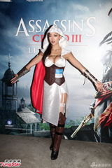 组图：香港名模JessicaC秀警钟乳疑露乳晕