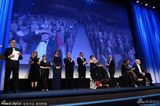 组图：威尼斯影展开幕现场 各单元评委登台致谢