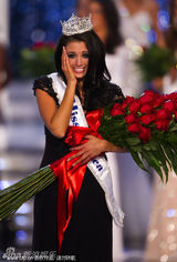 23岁佳丽劳拉黑丝绒长裙性感折桂2012美国小姐(图)