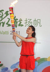 组图：梅婷获邀出任帆船赛明星船长 初尝掌舵经验