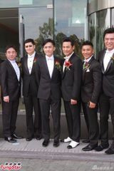 组图：杜德伟大婚与新娘热吻   梁朝伟领衔伴郎团