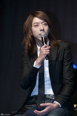 高清组图：韩团CNBLUE召开新专辑发布会献唱新曲